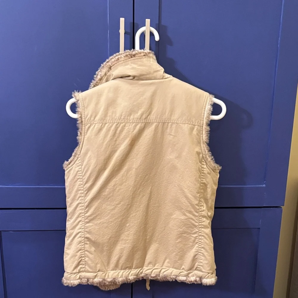 Old Navy Tan Reversible Faux Fur Vest - Picture 4 of 9